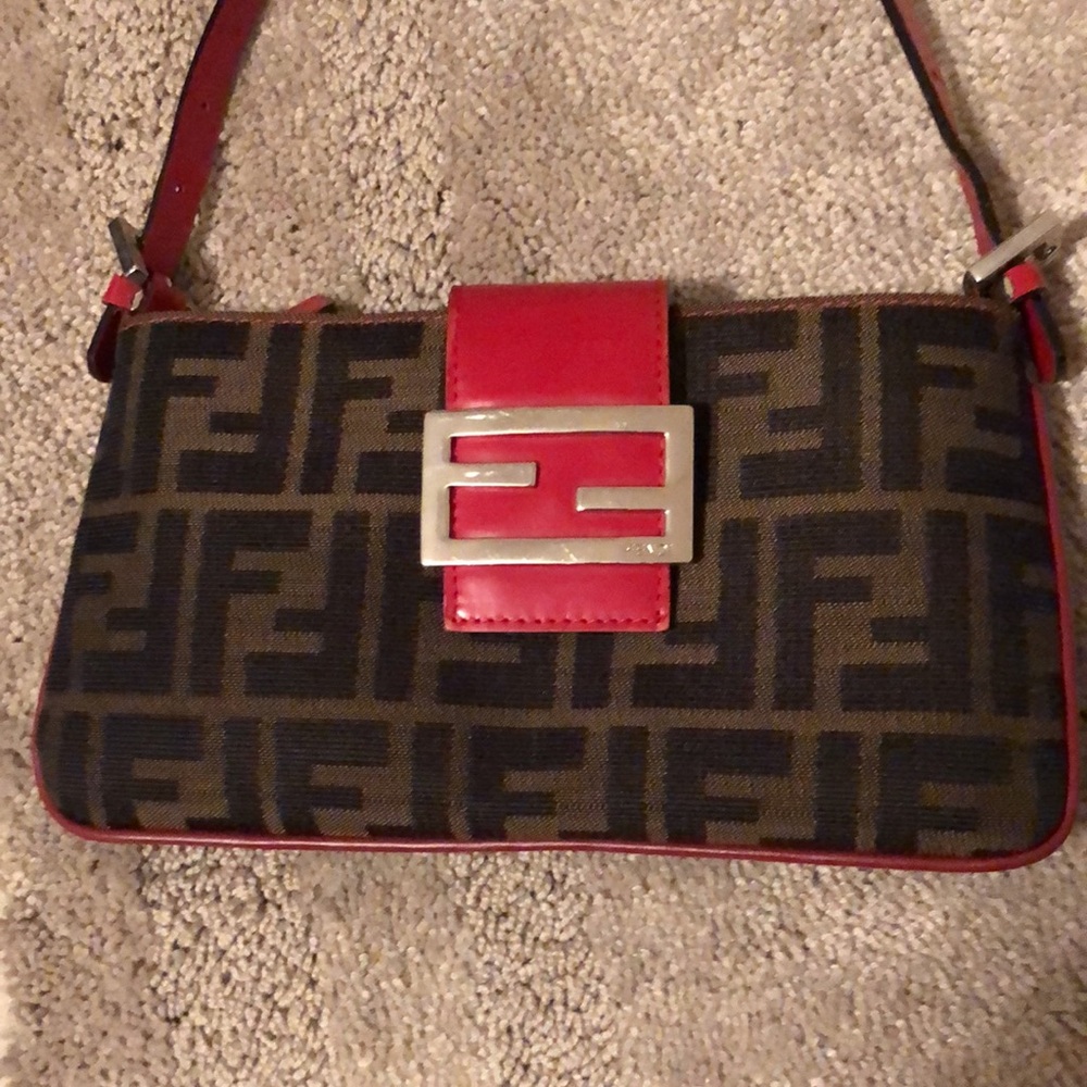 Fendi pouchette 100% authentic, used - Picture 2 of 9